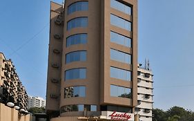 Hotel Lucky Near Nesco